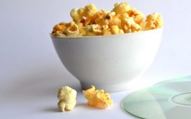 Zo kan je zelf zoete popcorn maken