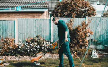 De eigen tuin goed onderhouden